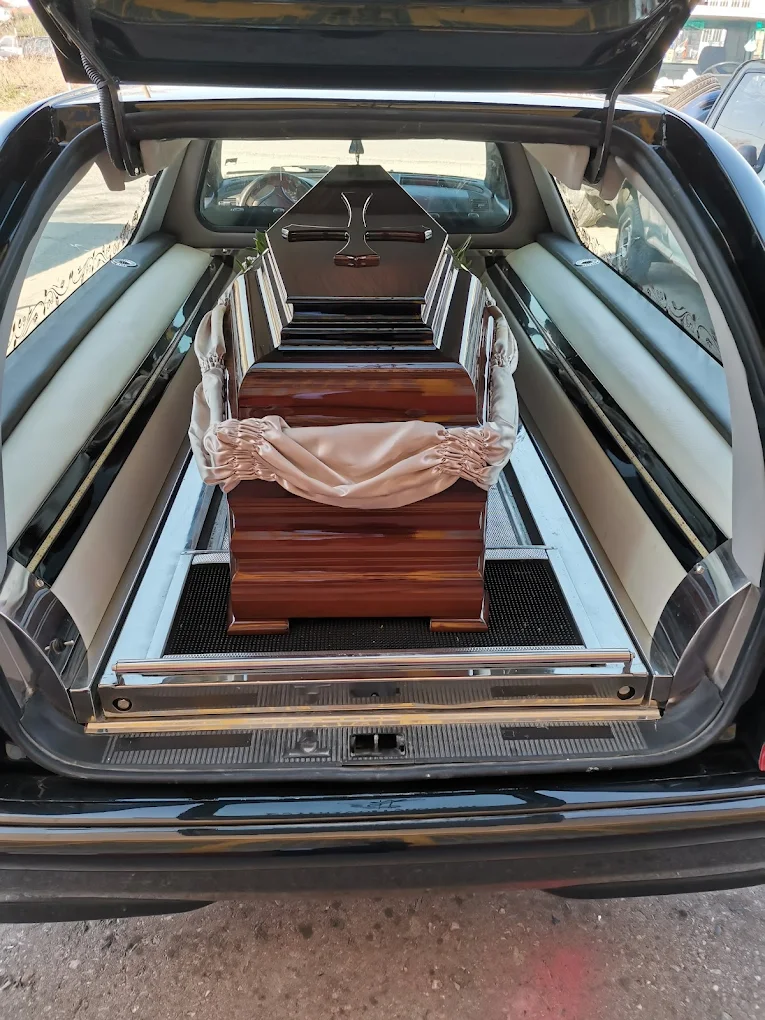 Εκθεση φερέτρων