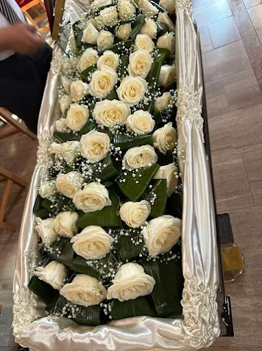 Στολισμός ναού και μνήματος